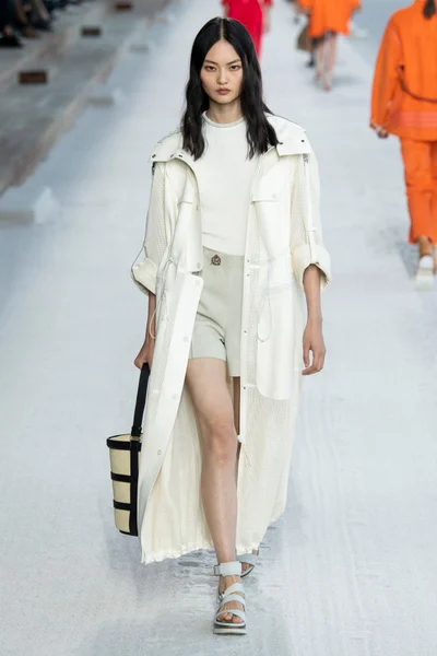 Look 28